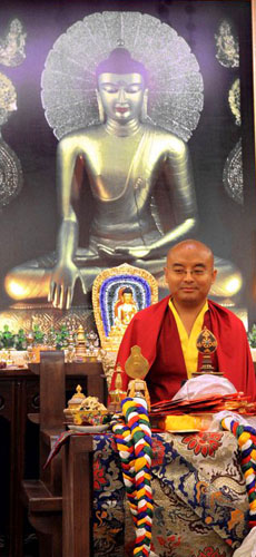1-YMRfrontofbuddha2